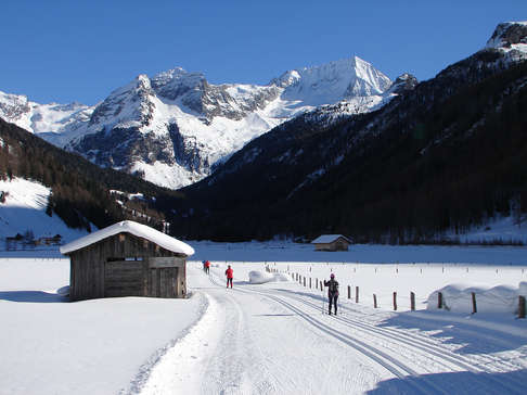 Langlaufen im Zentrum von Rein in Taufers